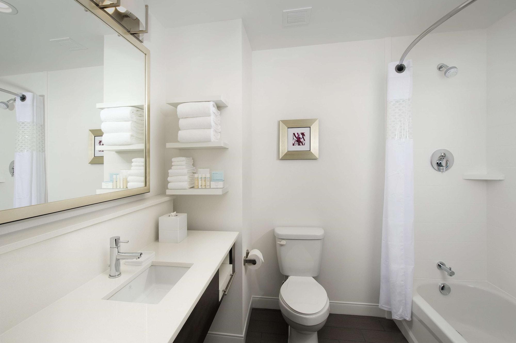 Hampton Inn Louisville East Hurstbourne Екстериор снимка