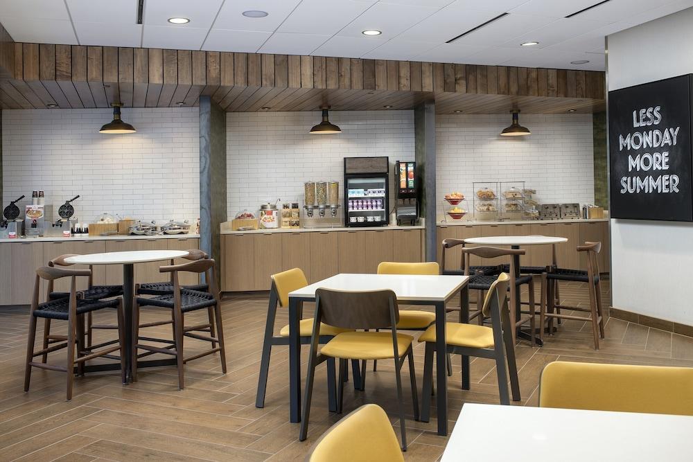 Hampton Inn Louisville East Hurstbourne Екстериор снимка