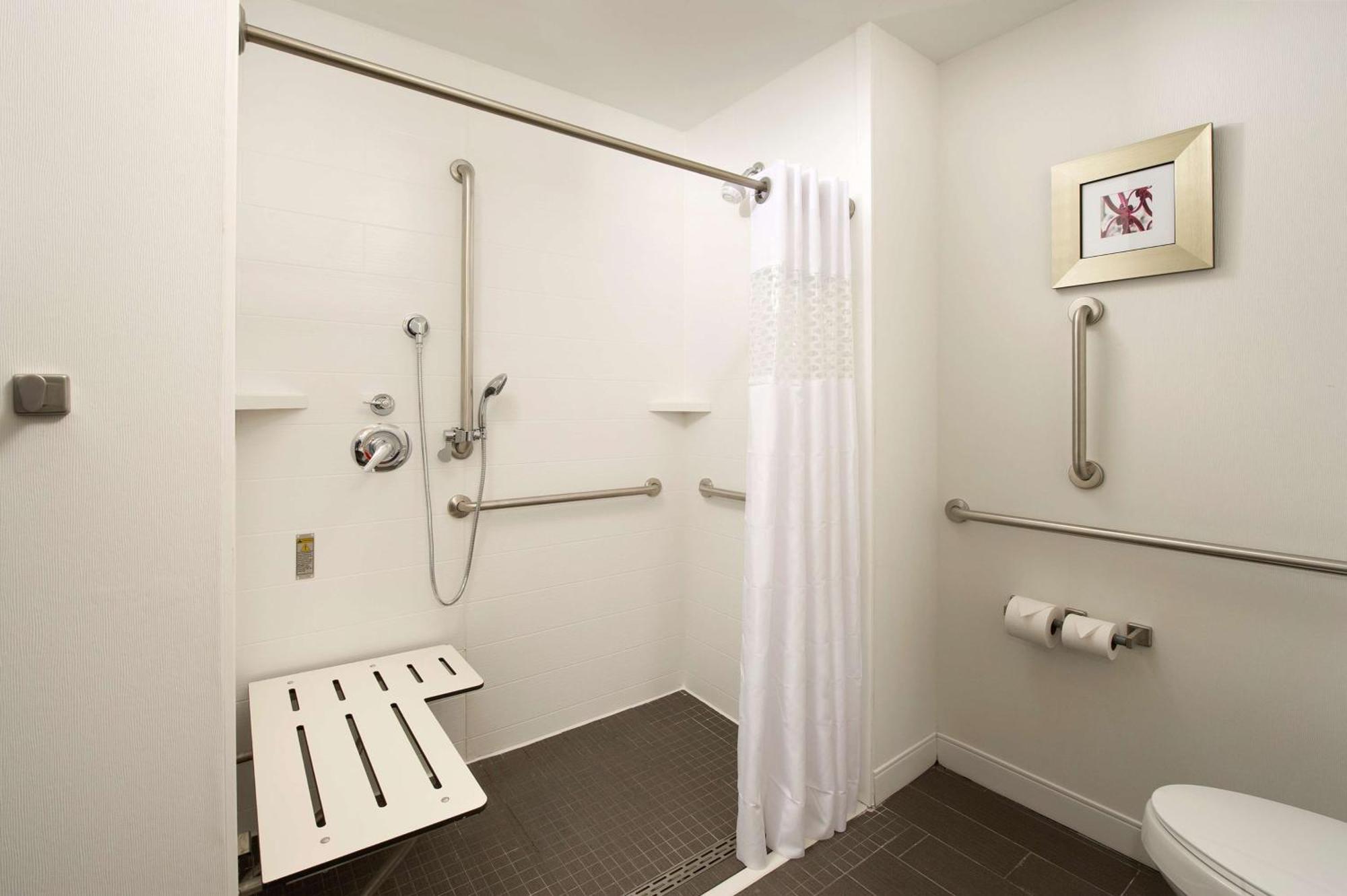 Hampton Inn Louisville East Hurstbourne Екстериор снимка