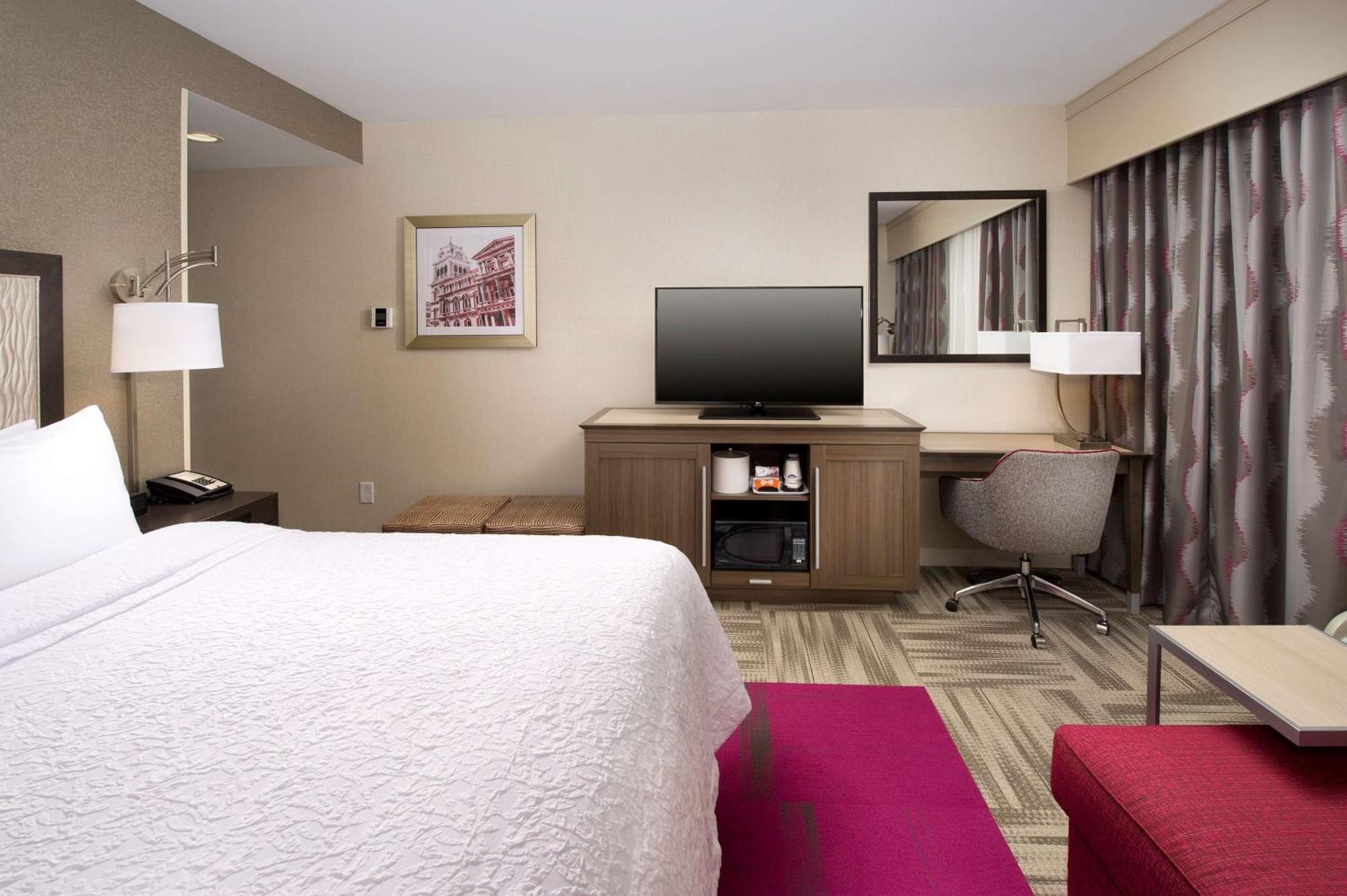 Hampton Inn Louisville East Hurstbourne Екстериор снимка