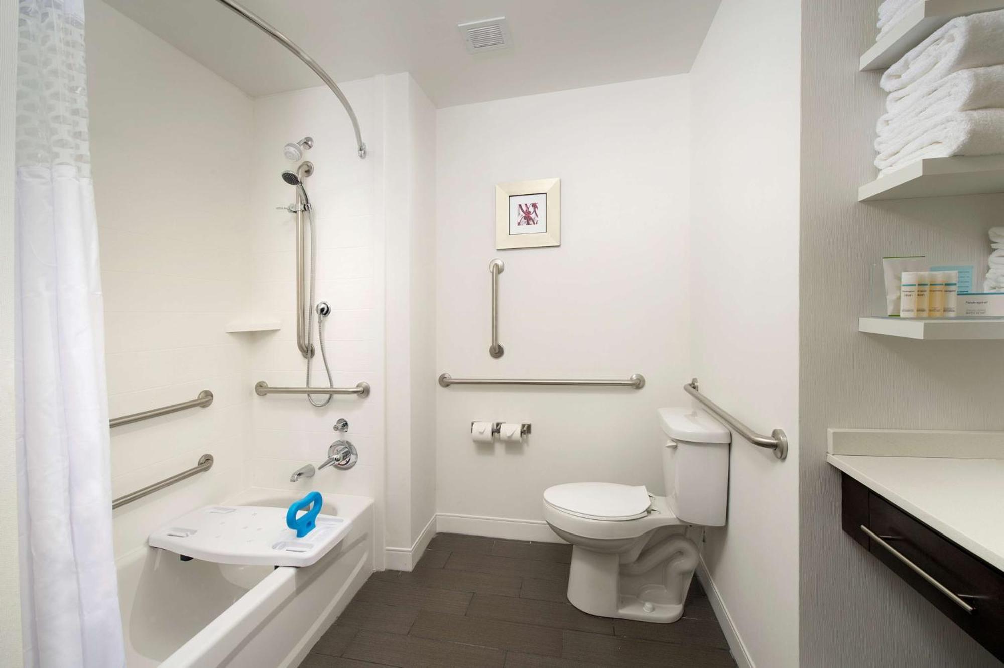 Hampton Inn Louisville East Hurstbourne Екстериор снимка