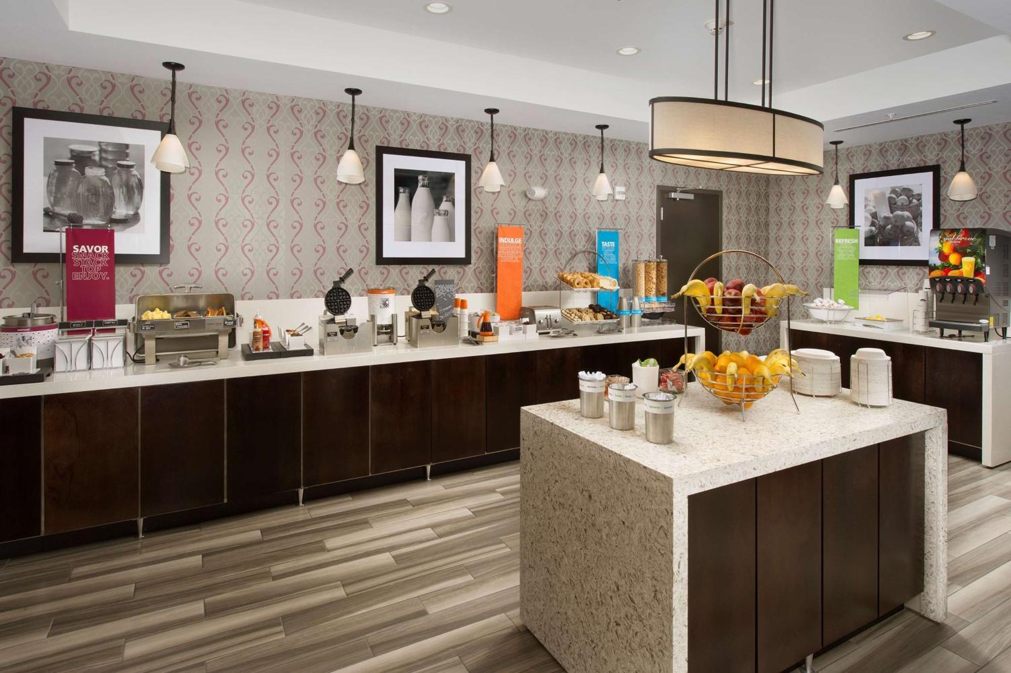Hampton Inn Louisville East Hurstbourne Екстериор снимка